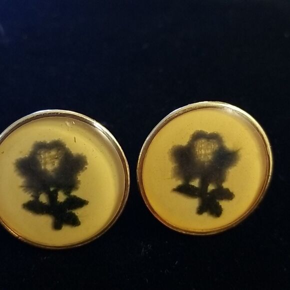 Vintage Jewelry - Vintage clip on earrings
